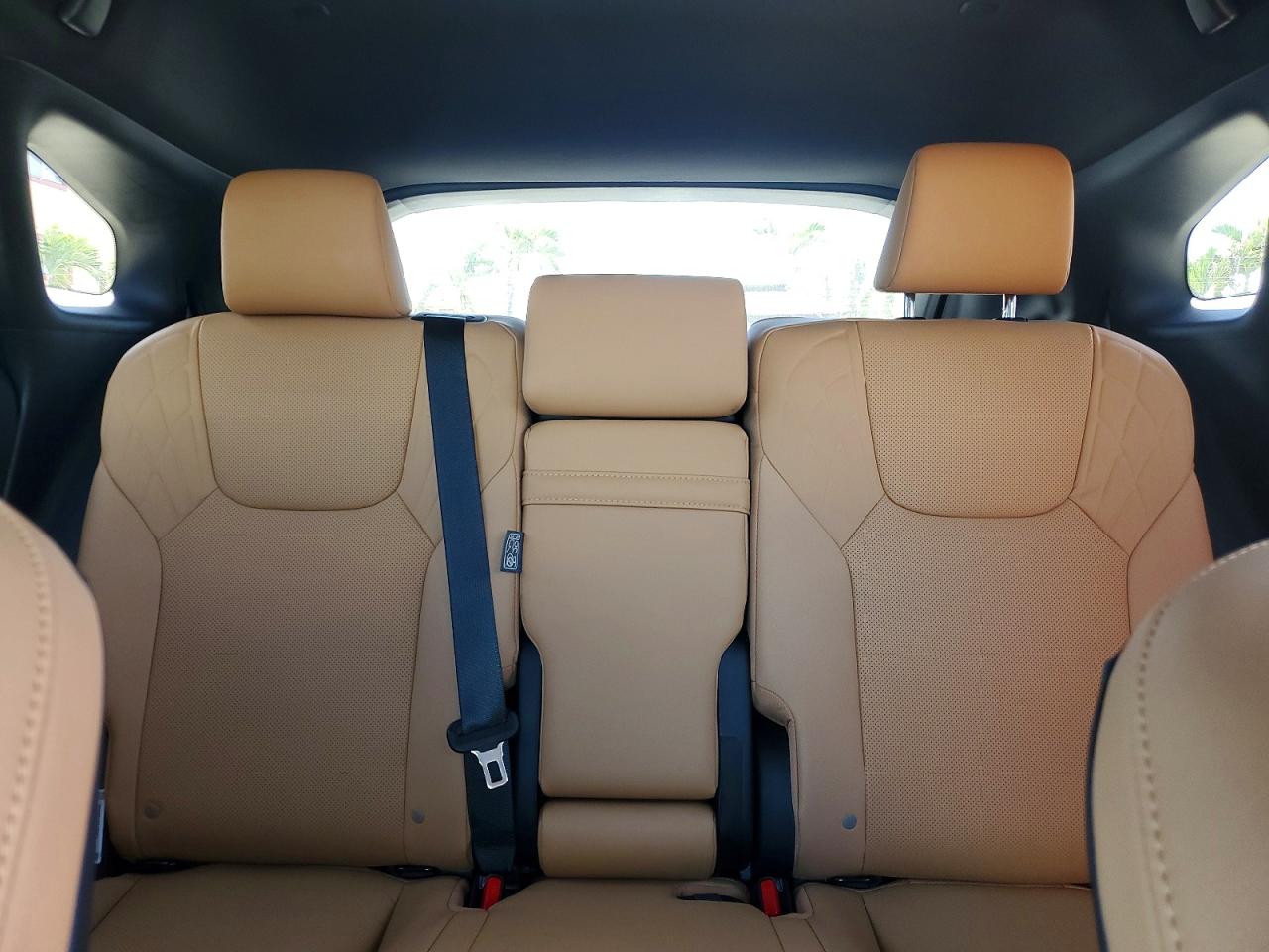 Lexus RX Base
