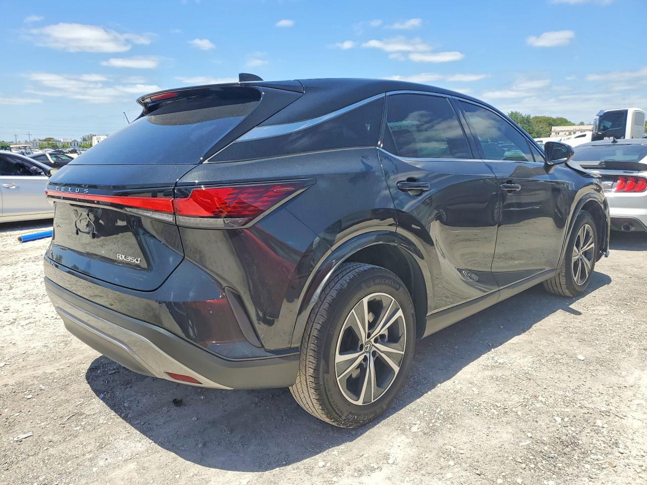 Lexus RX Base