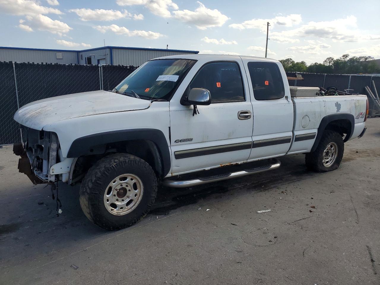 Salvage Chevrolet Silverado Image