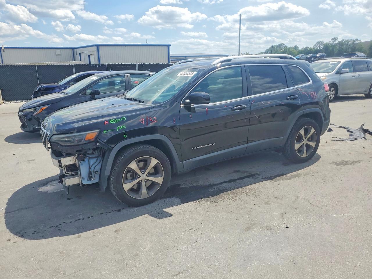 Salvage Jeep Cherokee Image