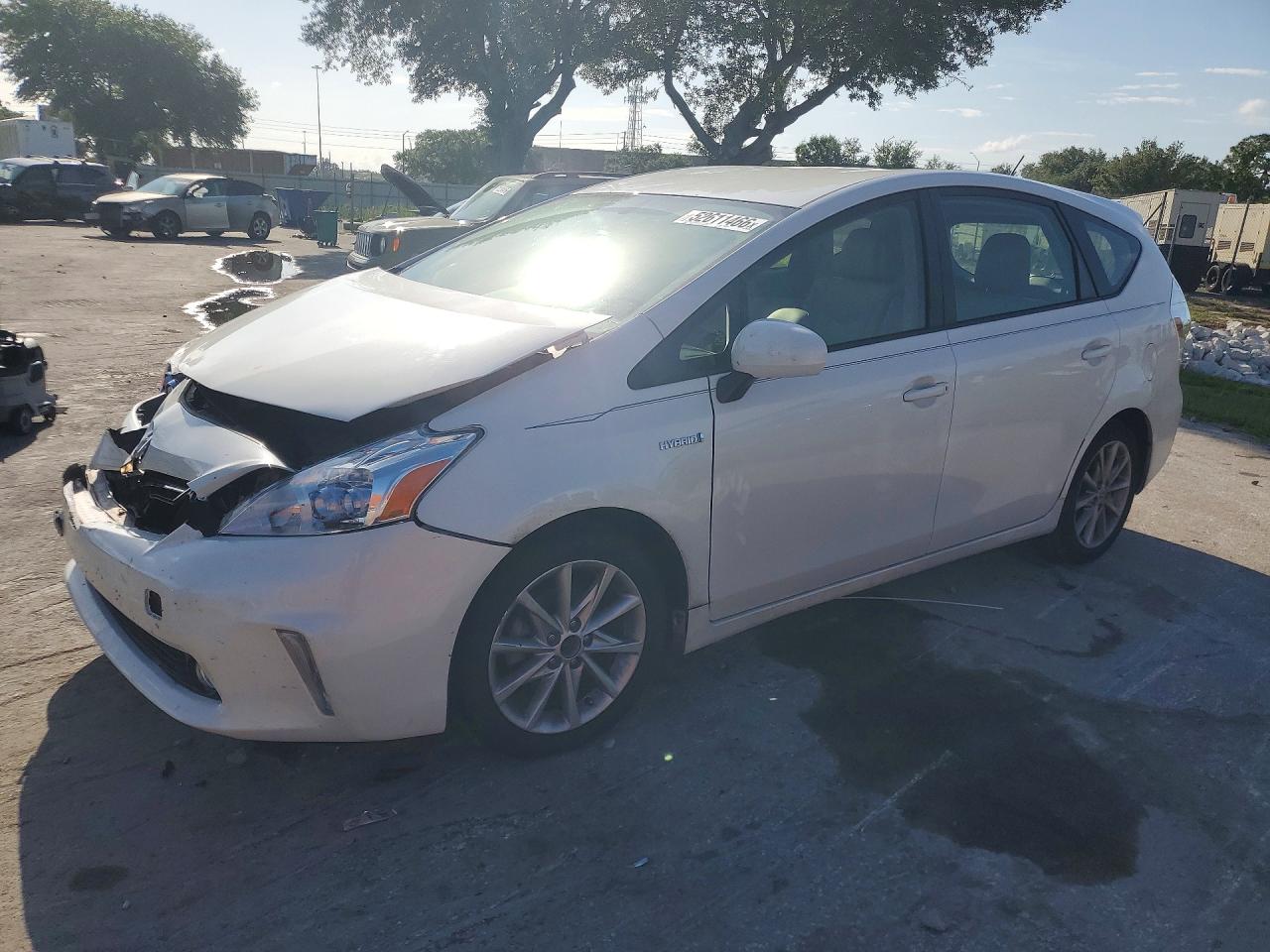 Salvage Toyota Prius Image