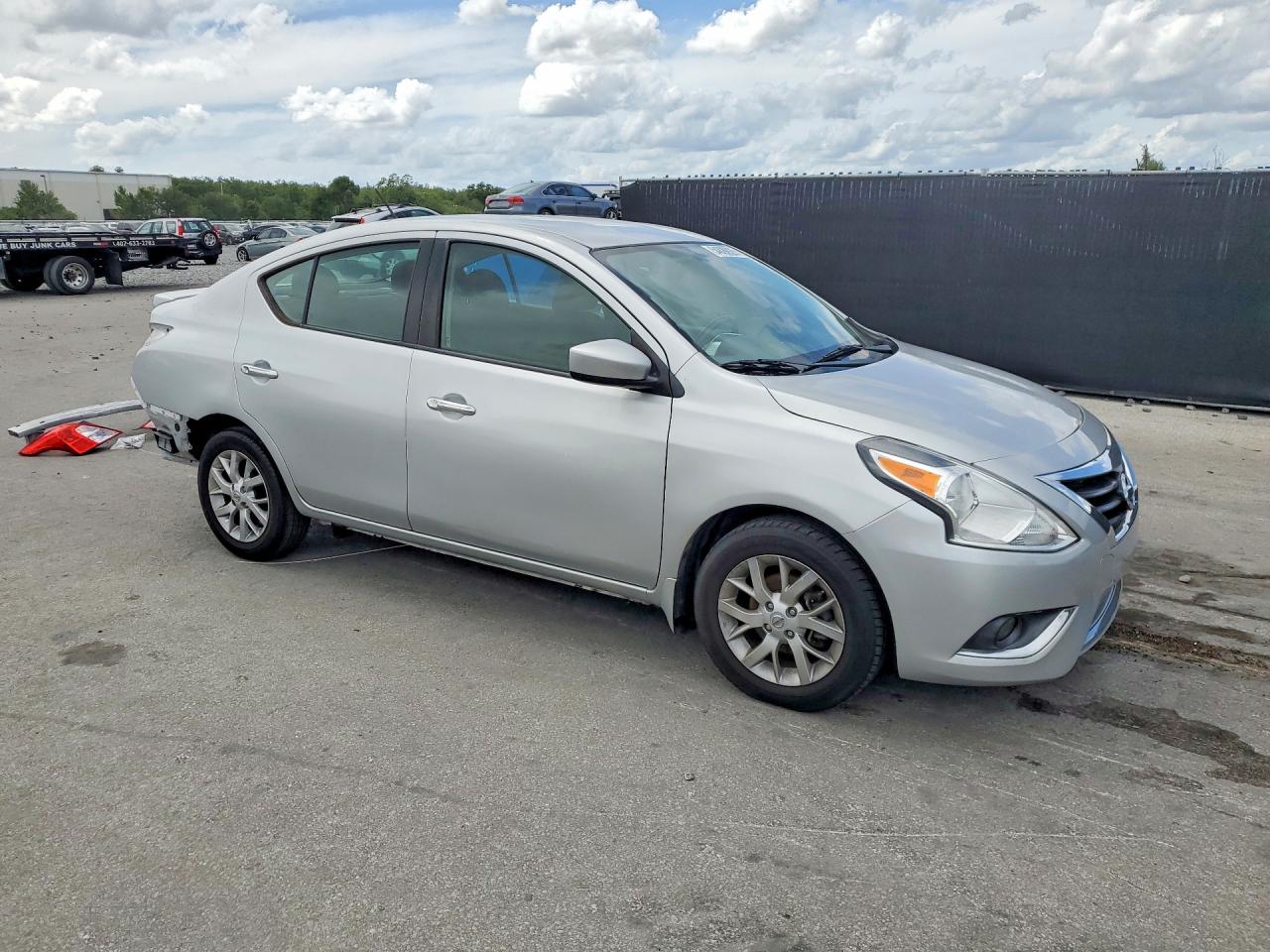 Nissan Versa Sv