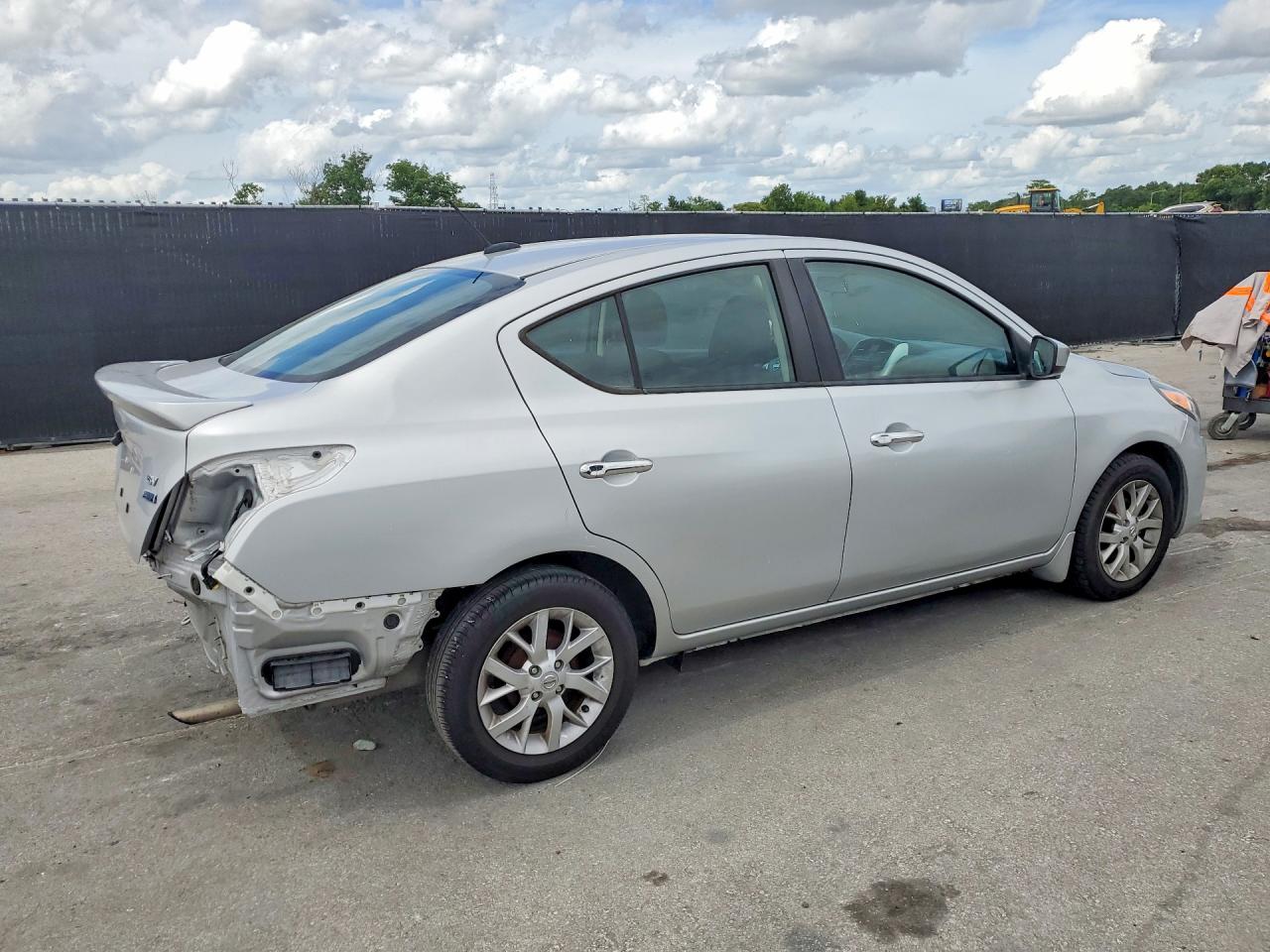 Nissan Versa Sv