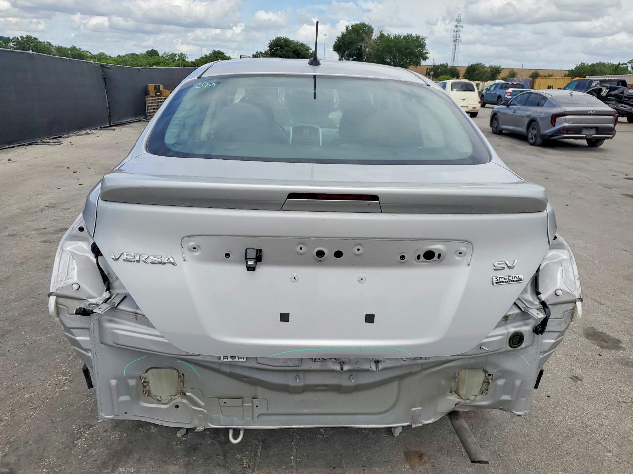 Nissan Versa Sv