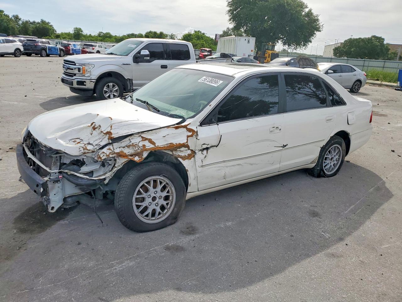 Salvage Toyota Avalon Image