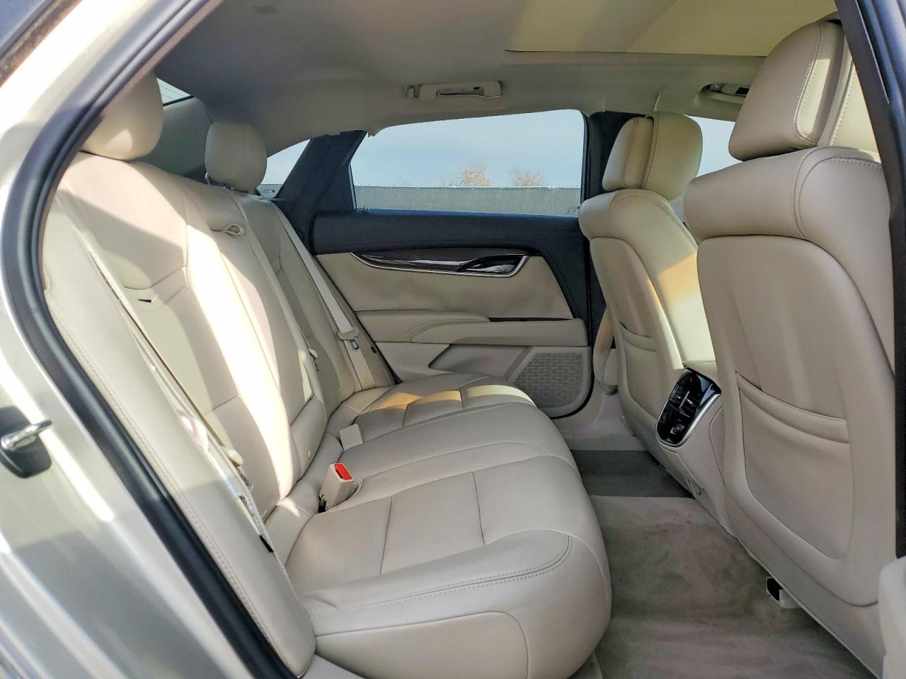 Cadillac XTS Luxury Collection