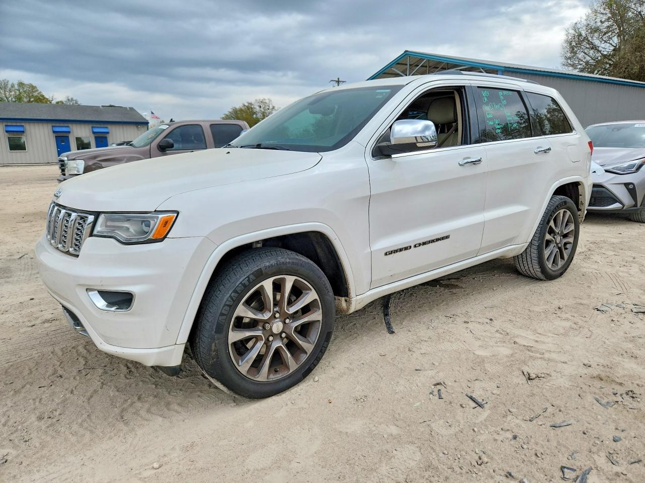 Salvage Jeep Cherokee Image