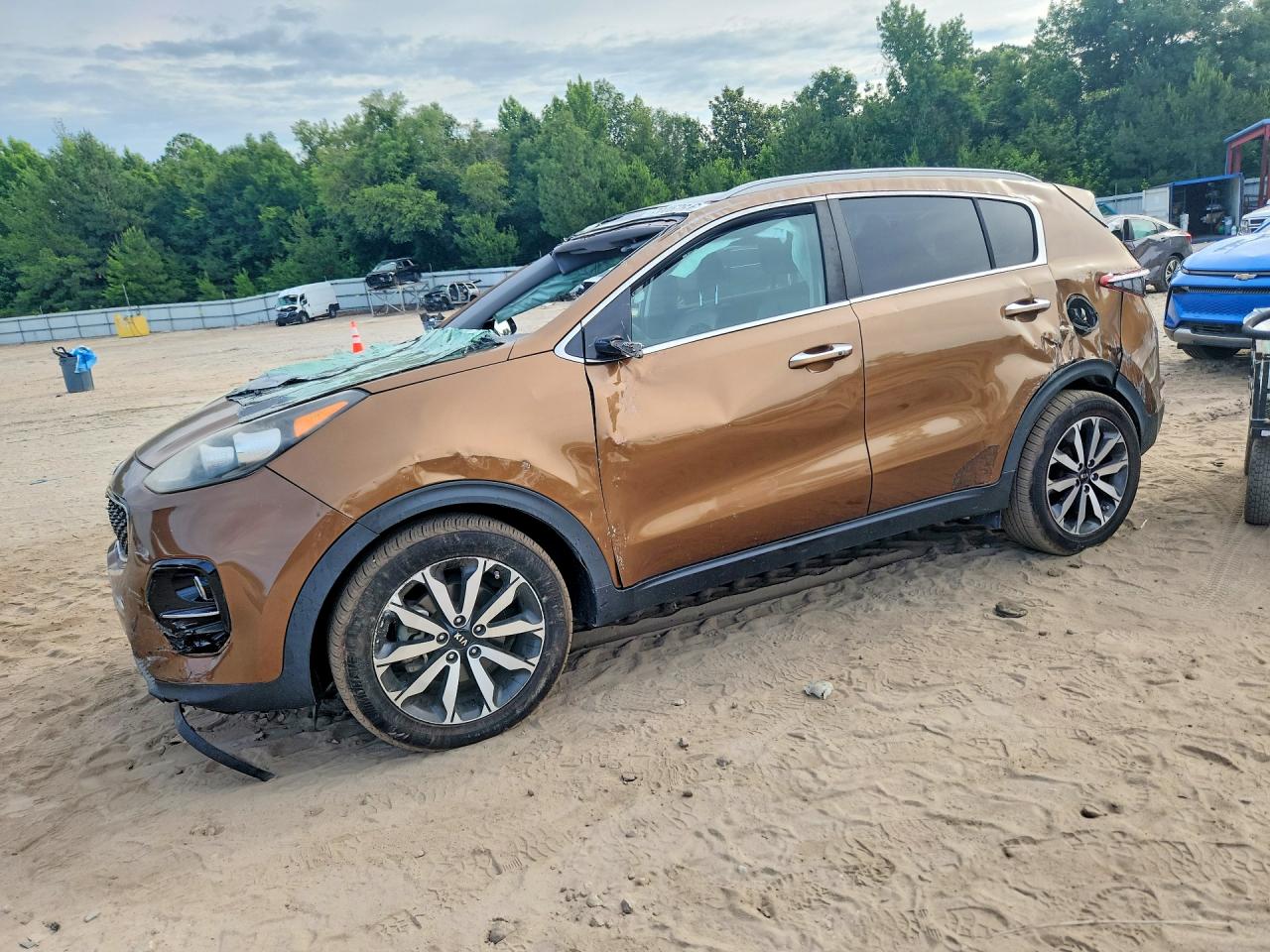 Salvage Kia Sportage Image