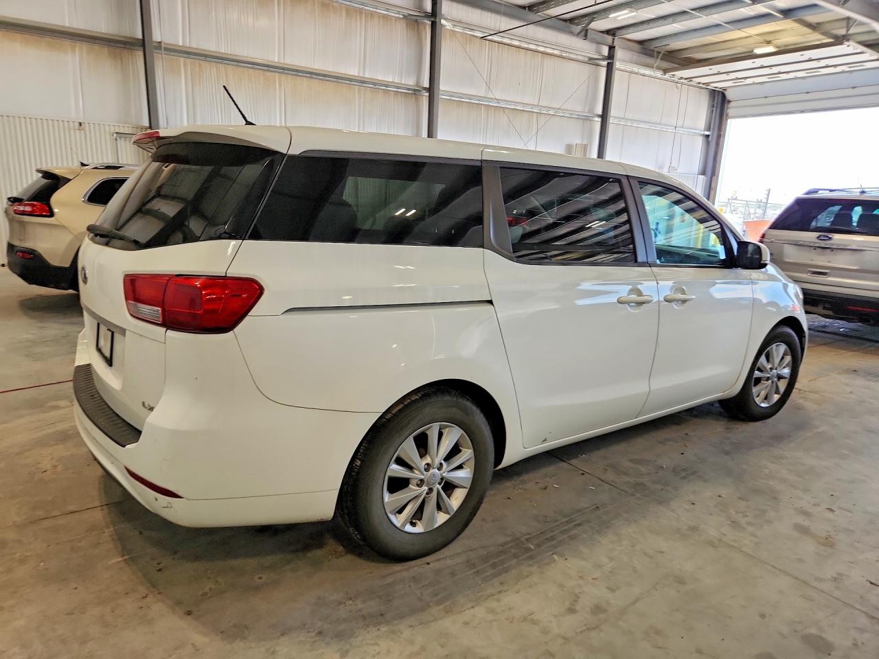 Kia Sedona Lx