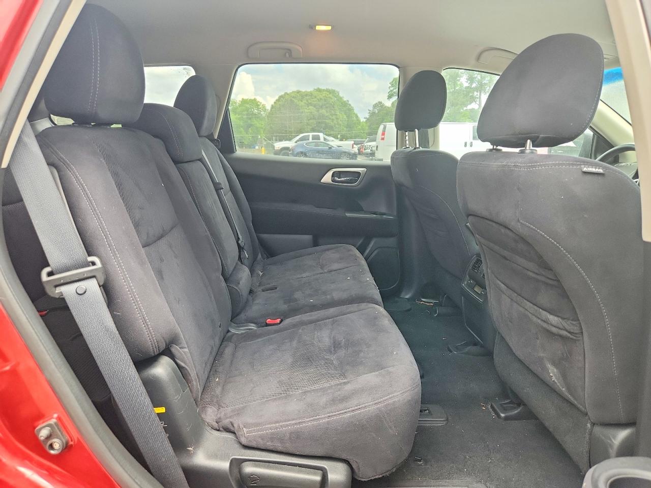 Nissan Pathfinder S