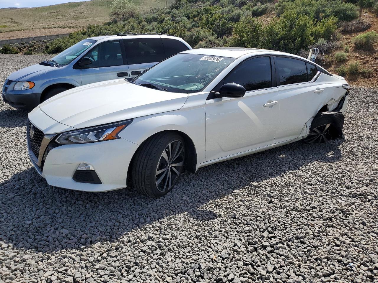 Salvage Nissan Altima Image