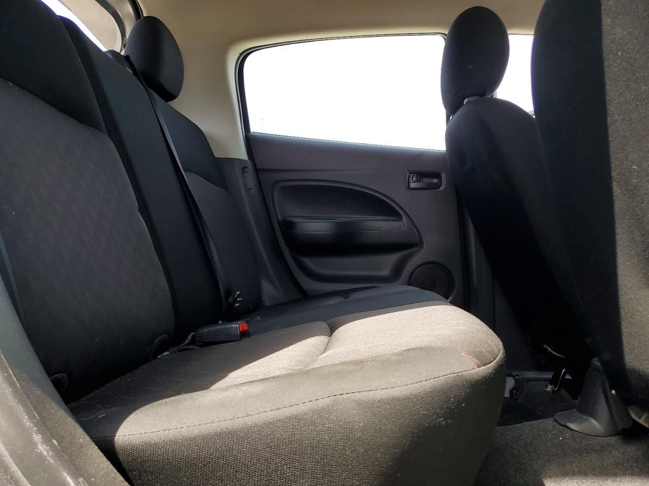 Mitsubishi Mirage Es