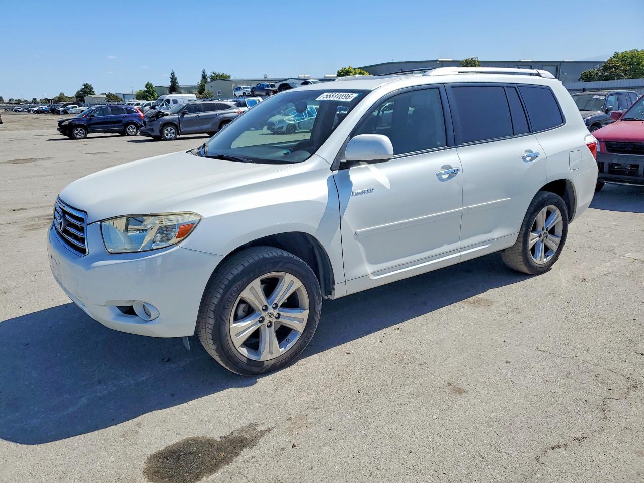 Salvage Toyota Highlander Image
