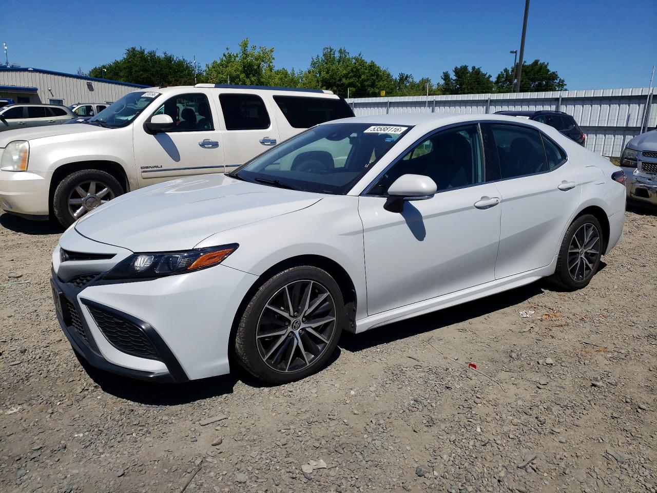 Salvage Toyota Camry Image