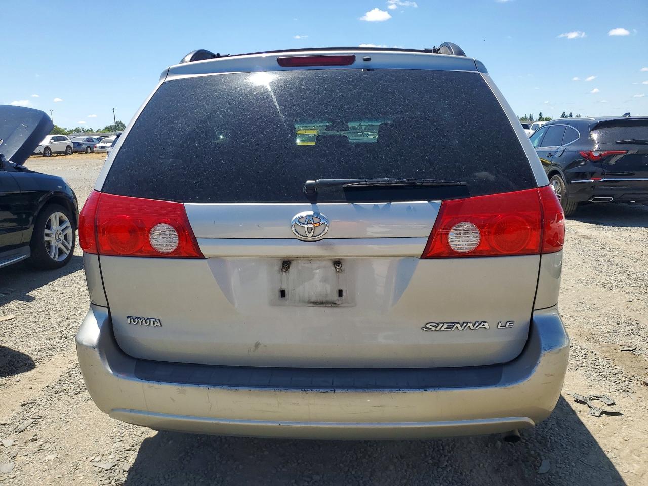 Toyota Sienna Le 8-passenger