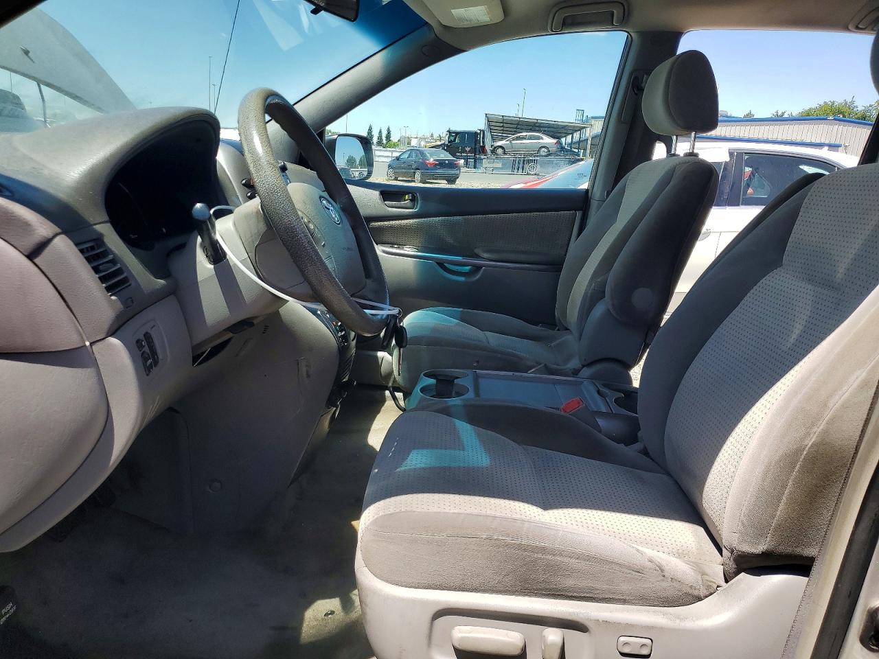 Toyota Sienna Le 8-passenger