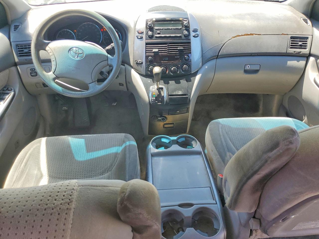 Toyota Sienna Le 8-passenger