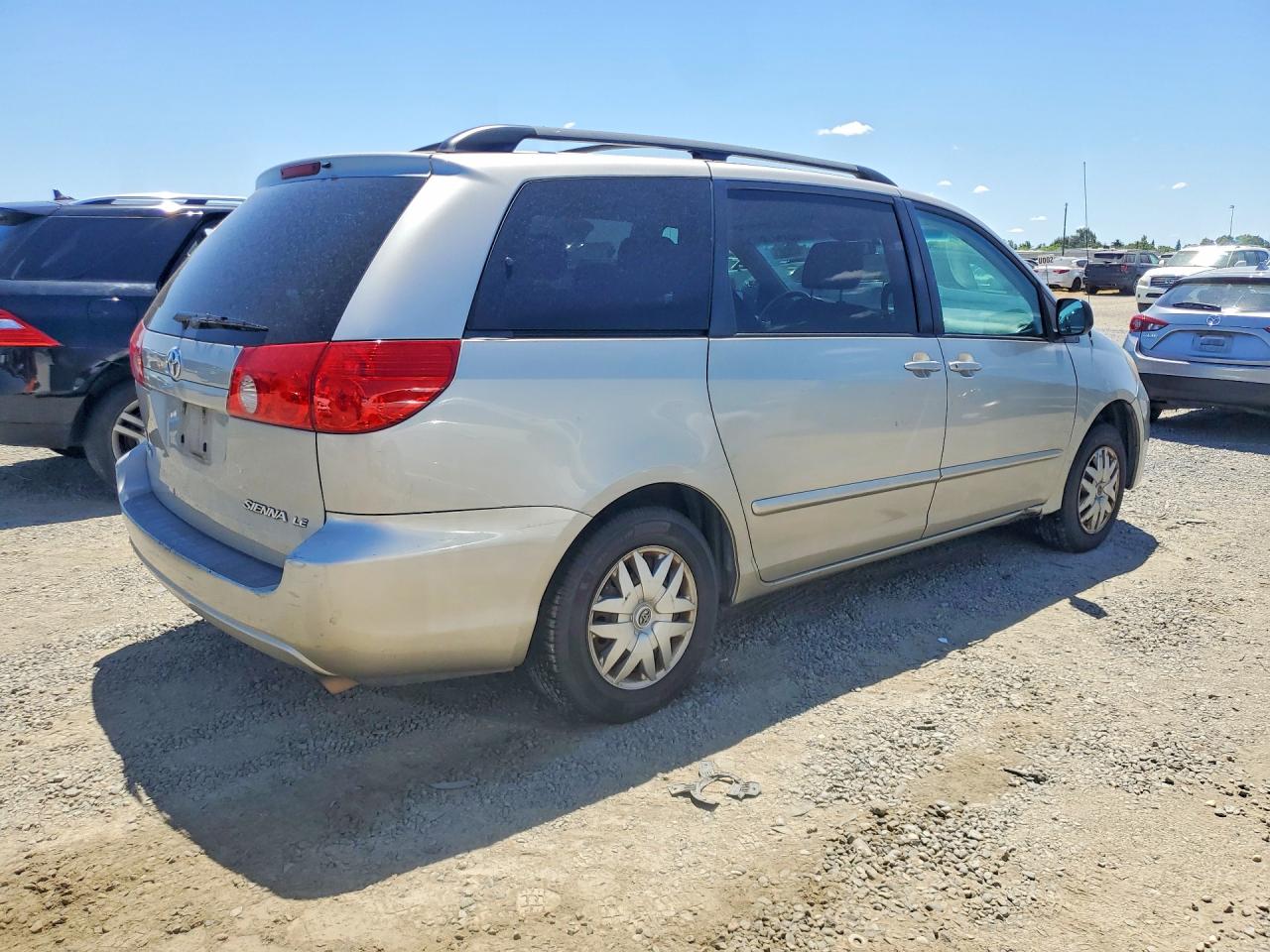 Toyota Sienna Le 8-passenger