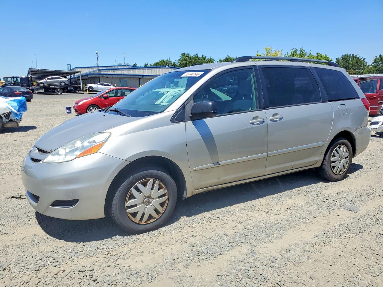 Salvage Toyota Sienna Image