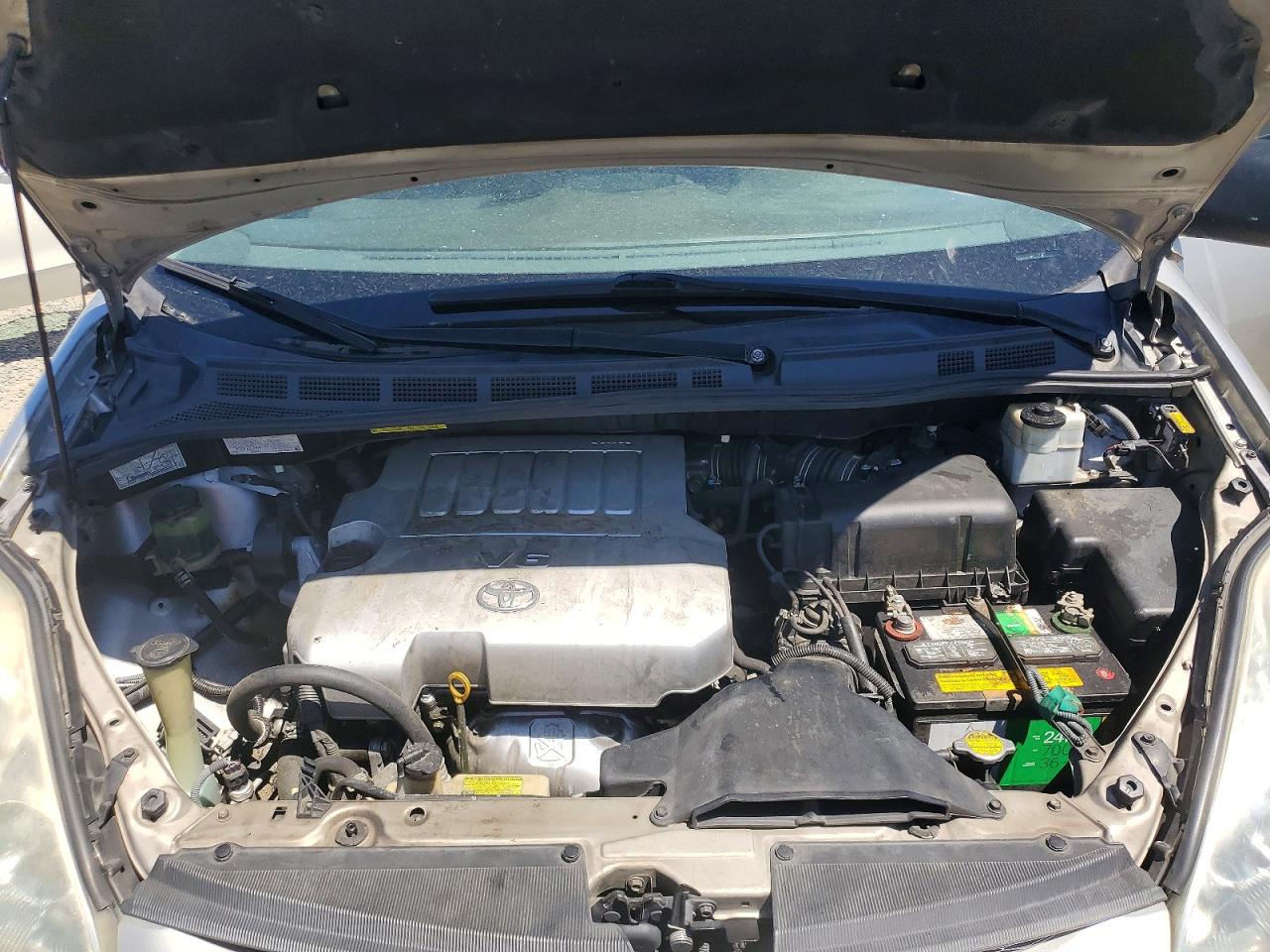 Toyota Sienna Le 8-passenger