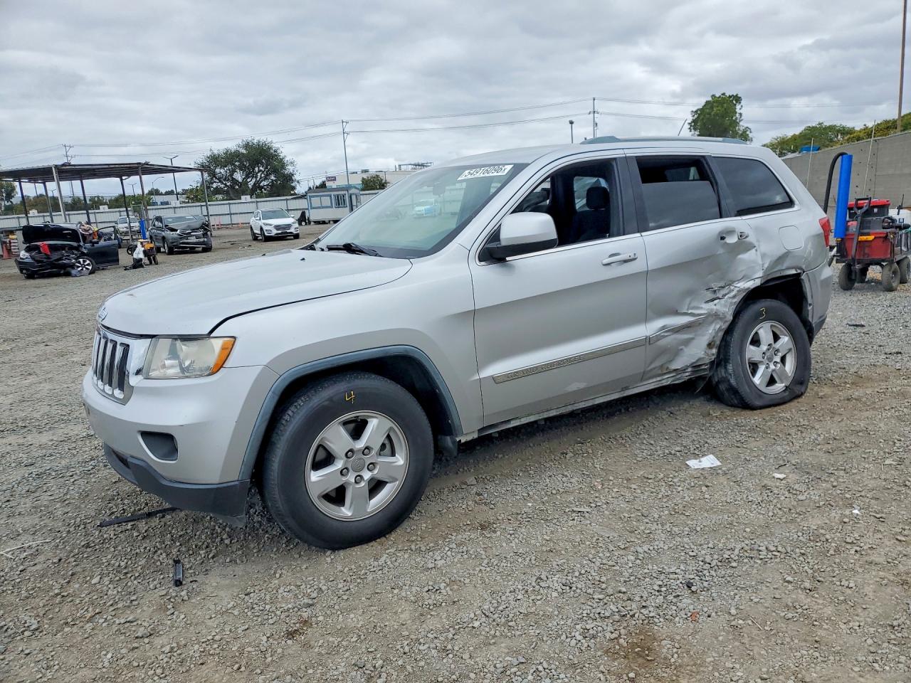 Salvage Jeep Cherokee Image