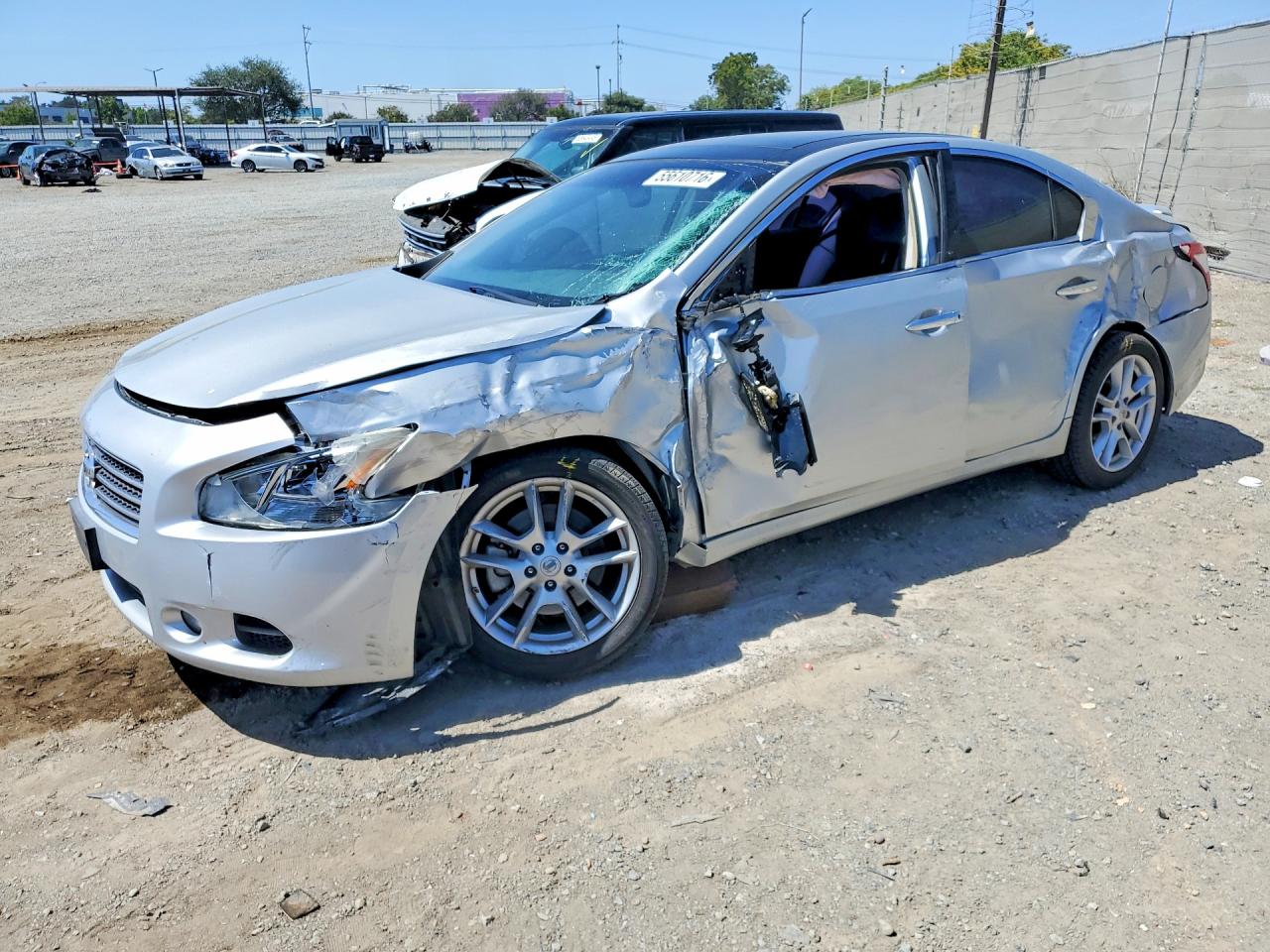 Salvage Nissan Maxima Image