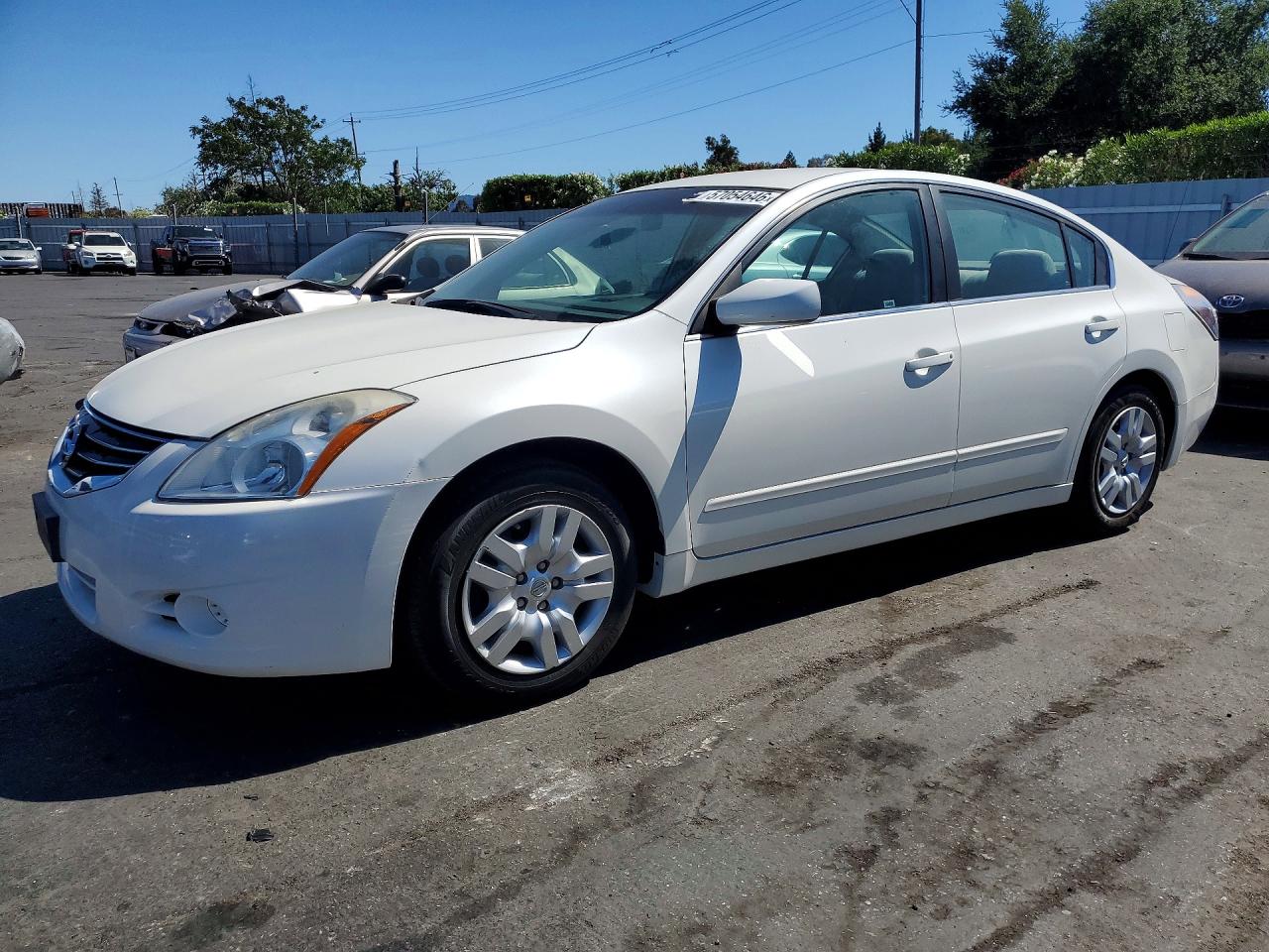 Salvage Nissan Altima Image