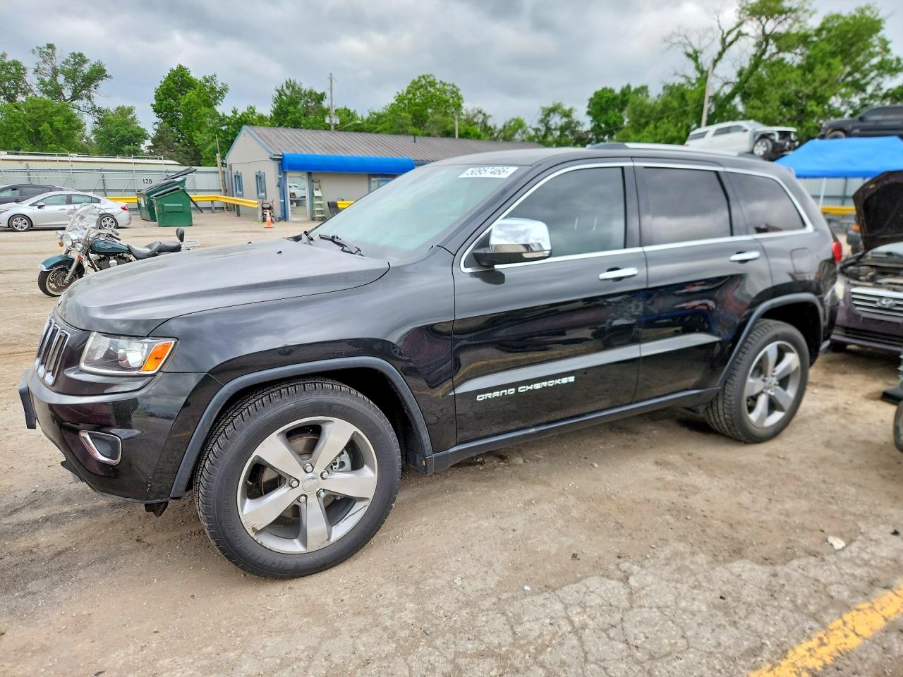 Salvage Jeep Cherokee Image