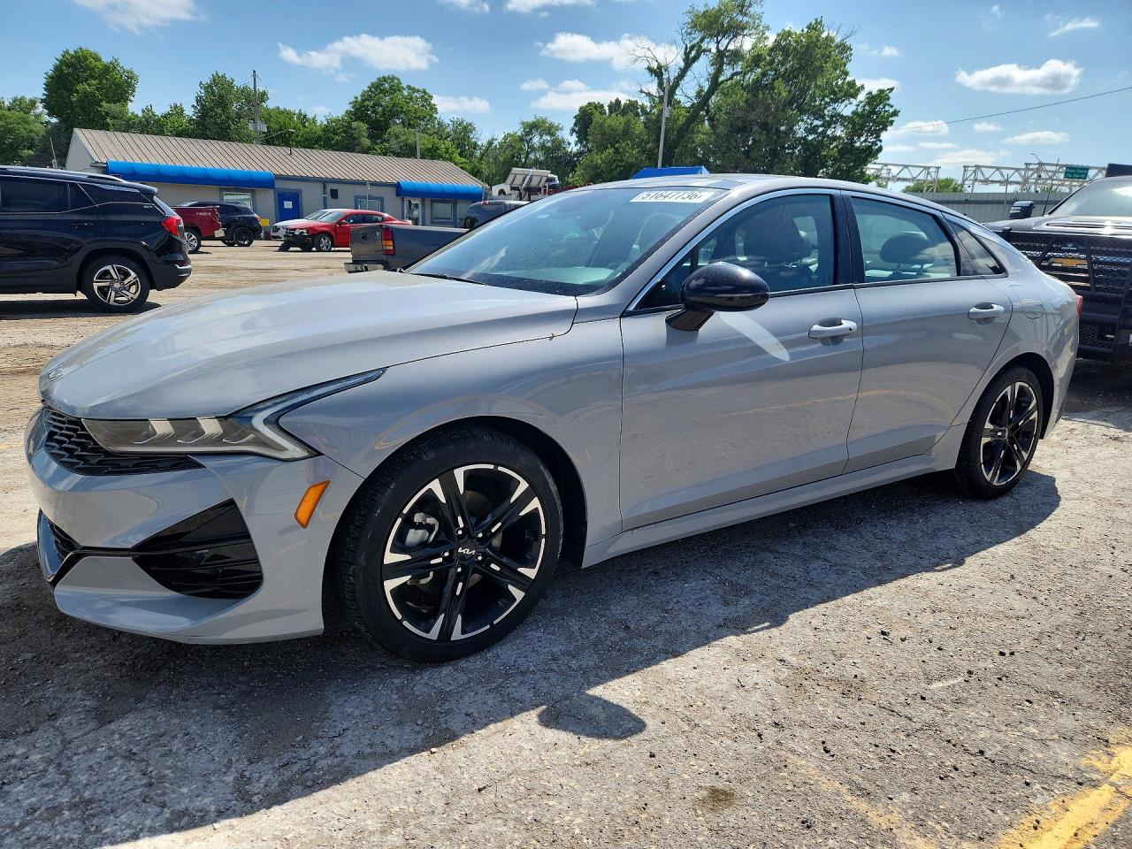 Salvage Kia K5 Image