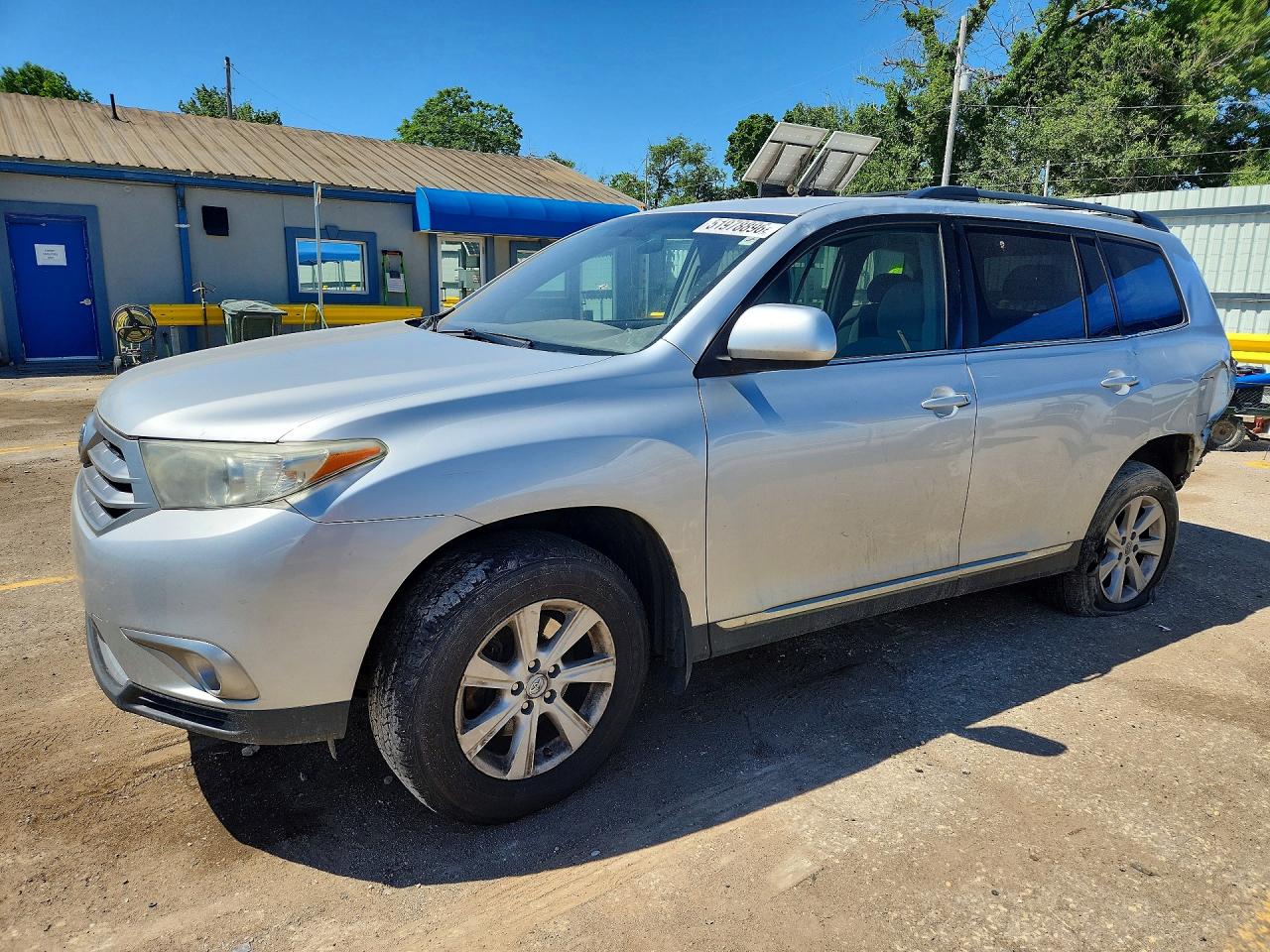 Salvage Toyota Highlander Image