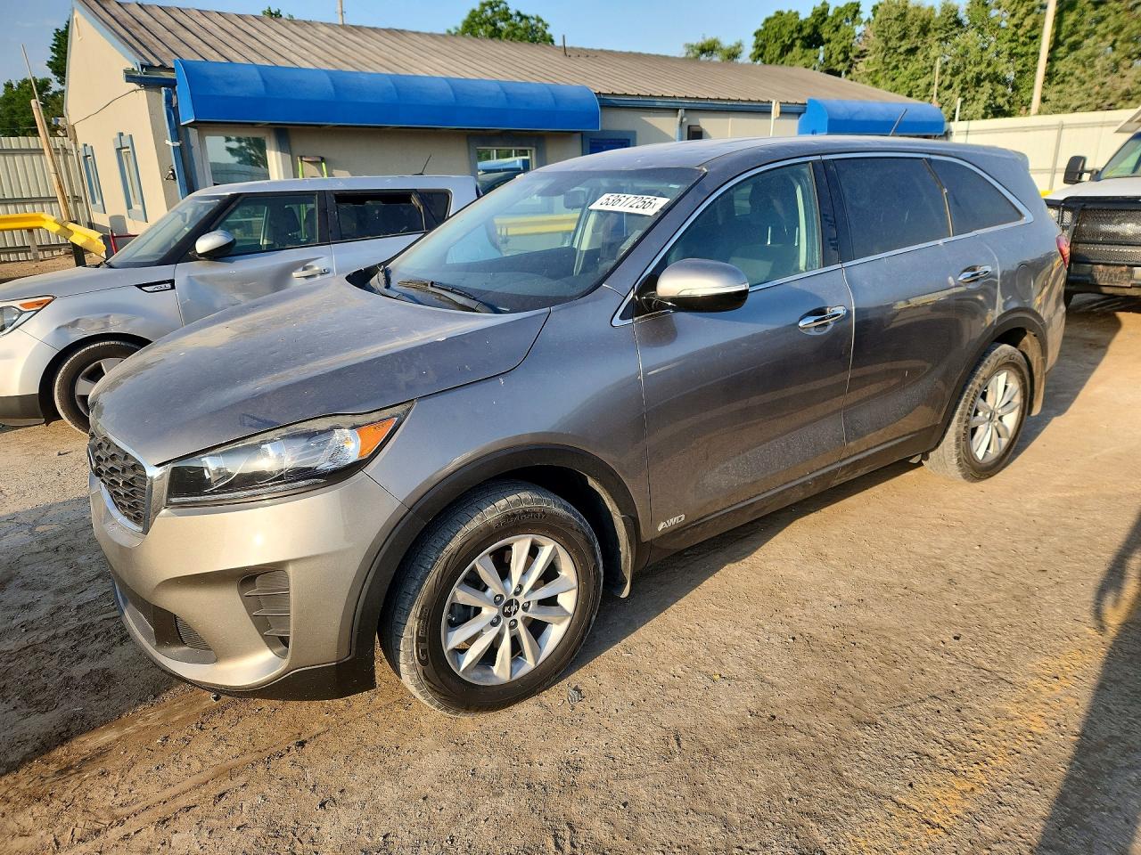 Salvage Kia Sorento Image