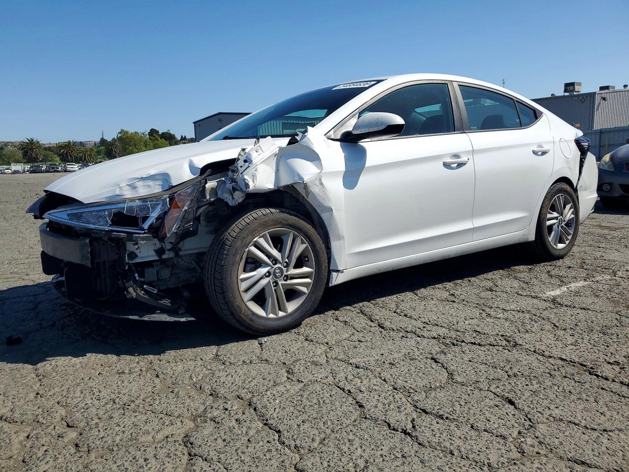Salvage Hyundai ELANTRA Image