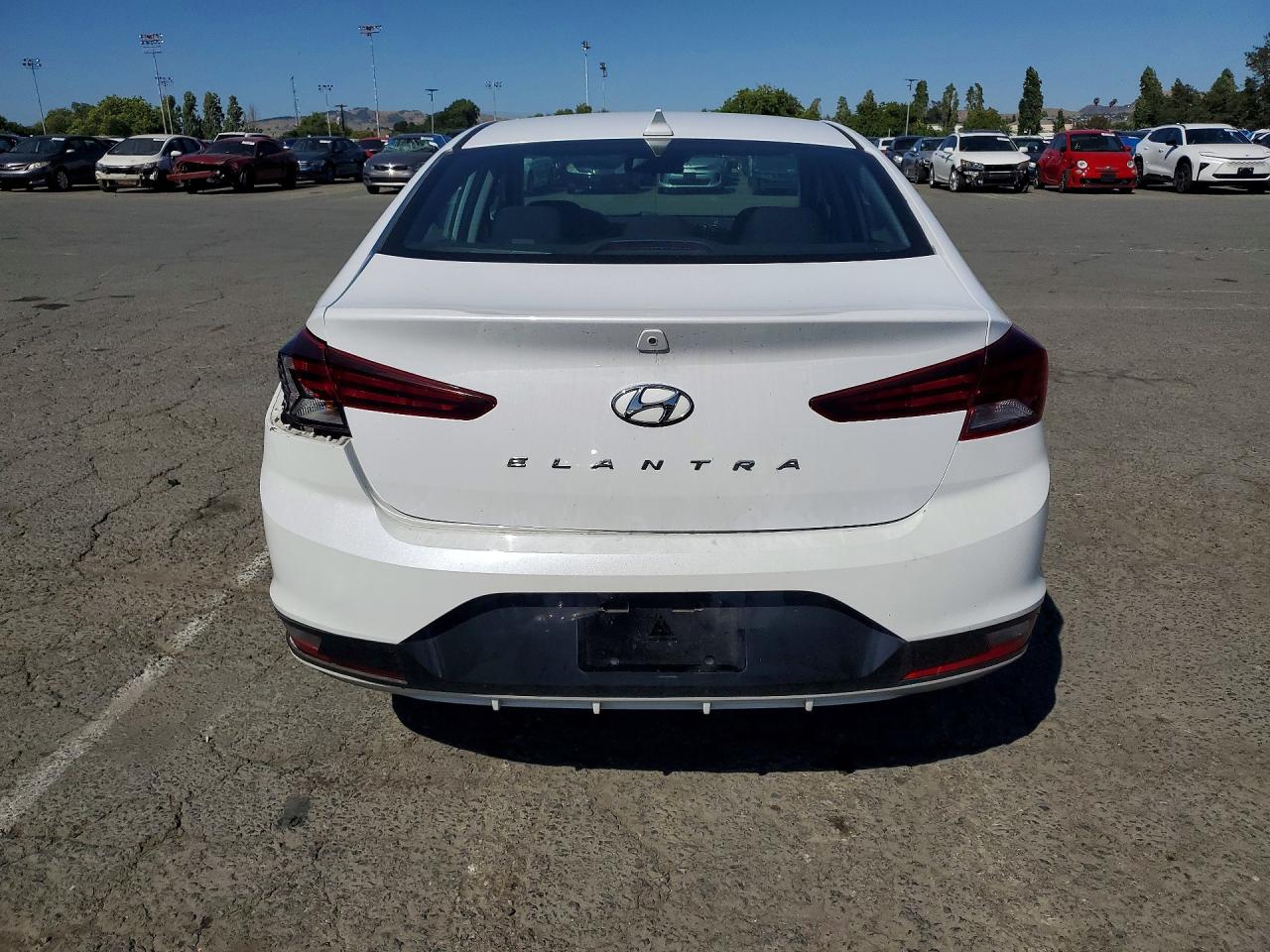 Hyundai ELANTRA Sel