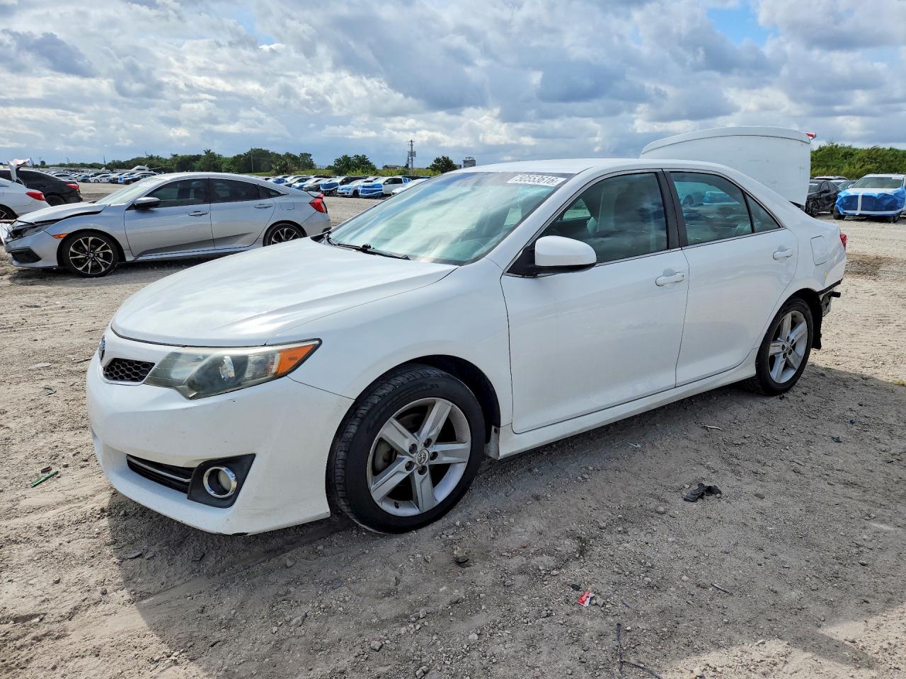Salvage Toyota Camry Image