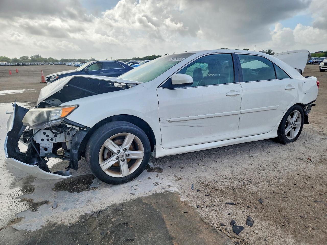 Salvage Toyota Camry Image