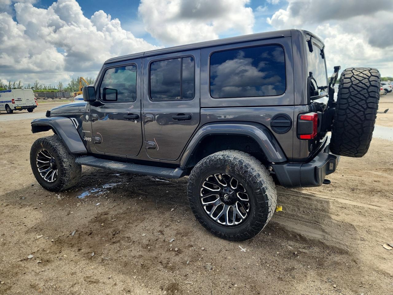 Jeep Wrangler Sahara