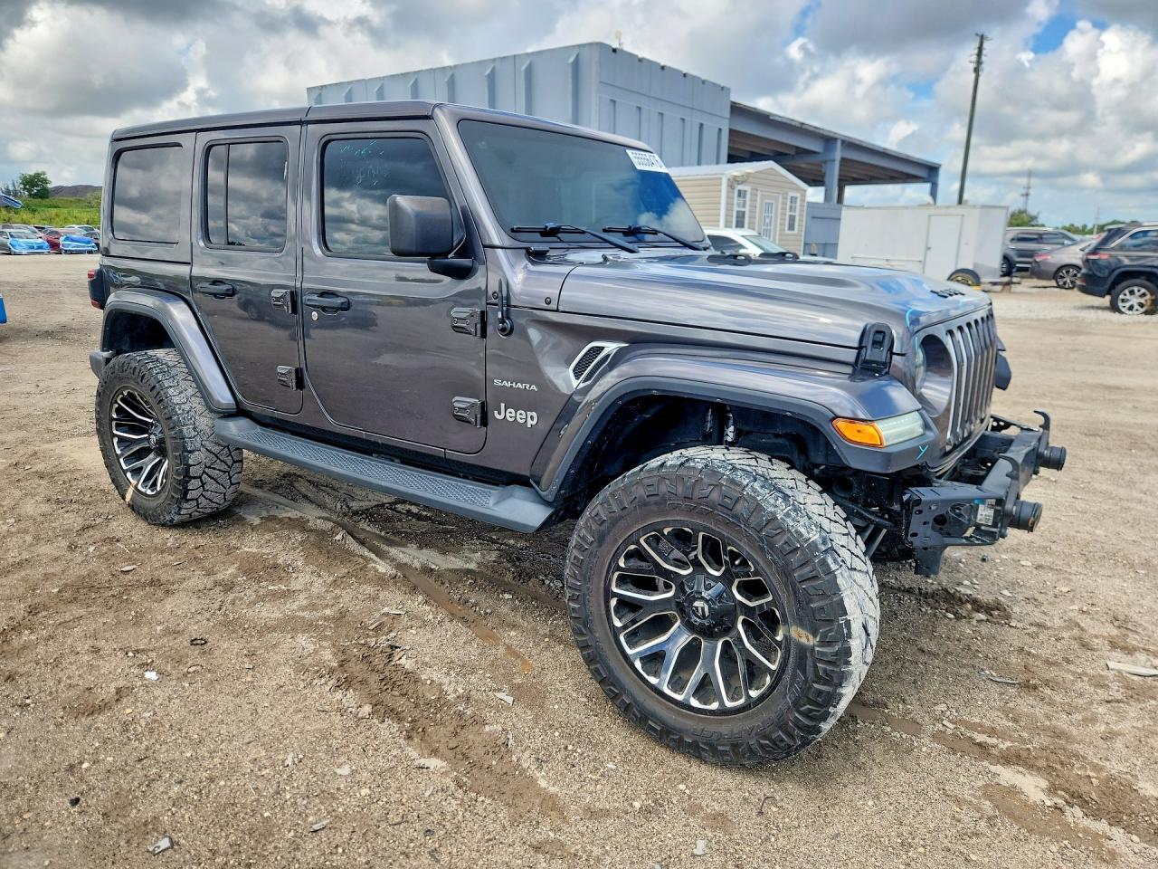 Jeep Wrangler Sahara