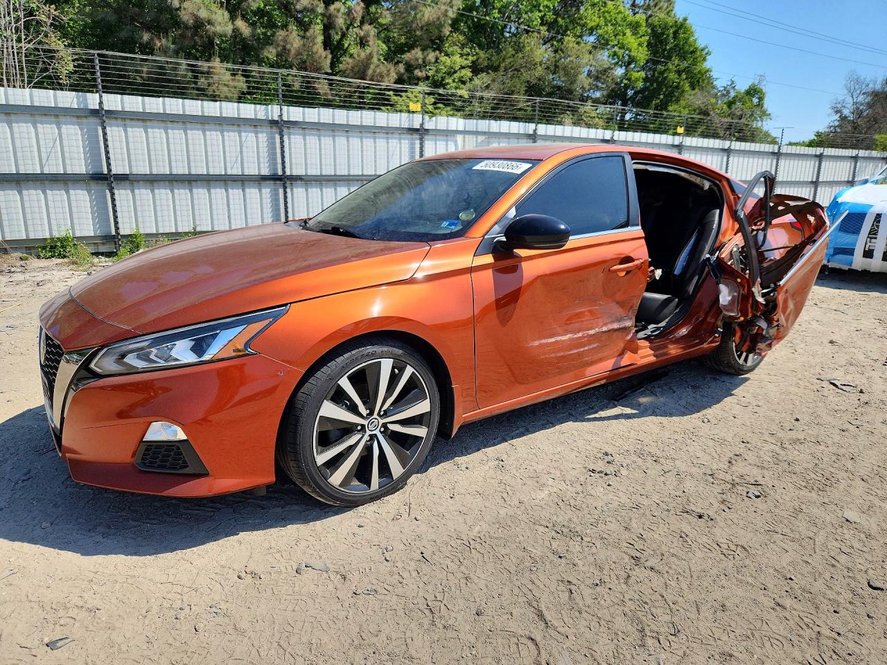 Salvage Nissan Altima Image
