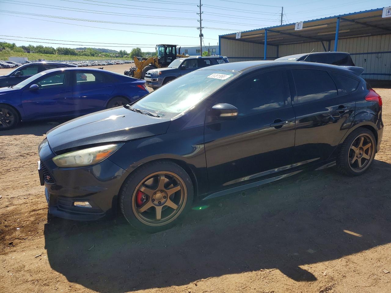 Salvage Ford Focus Image