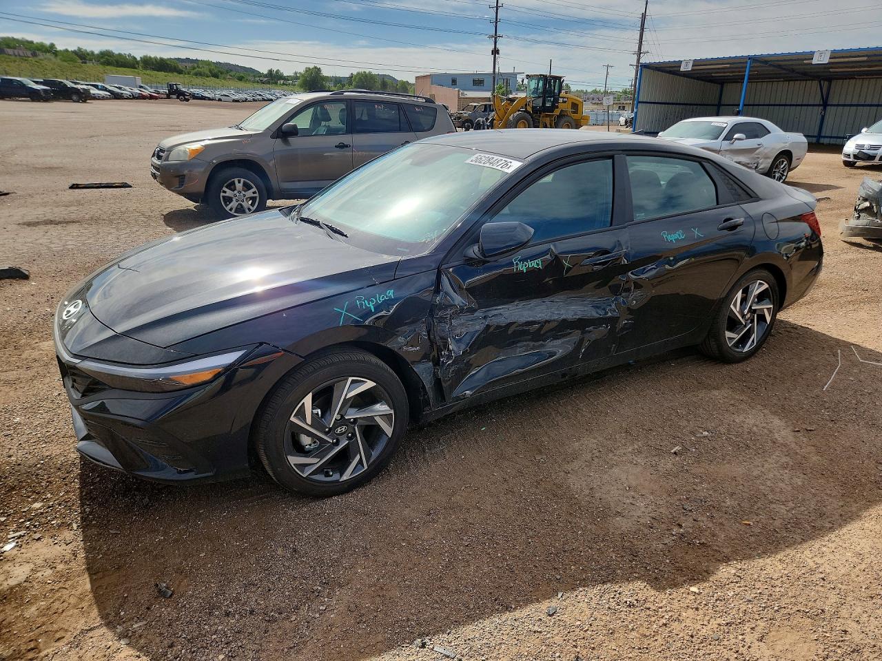 Salvage Hyundai ELANTRA Image