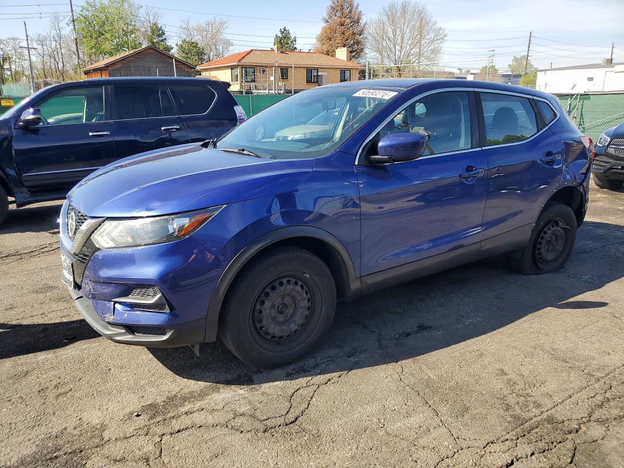 Salvage Nissan Rogue Image