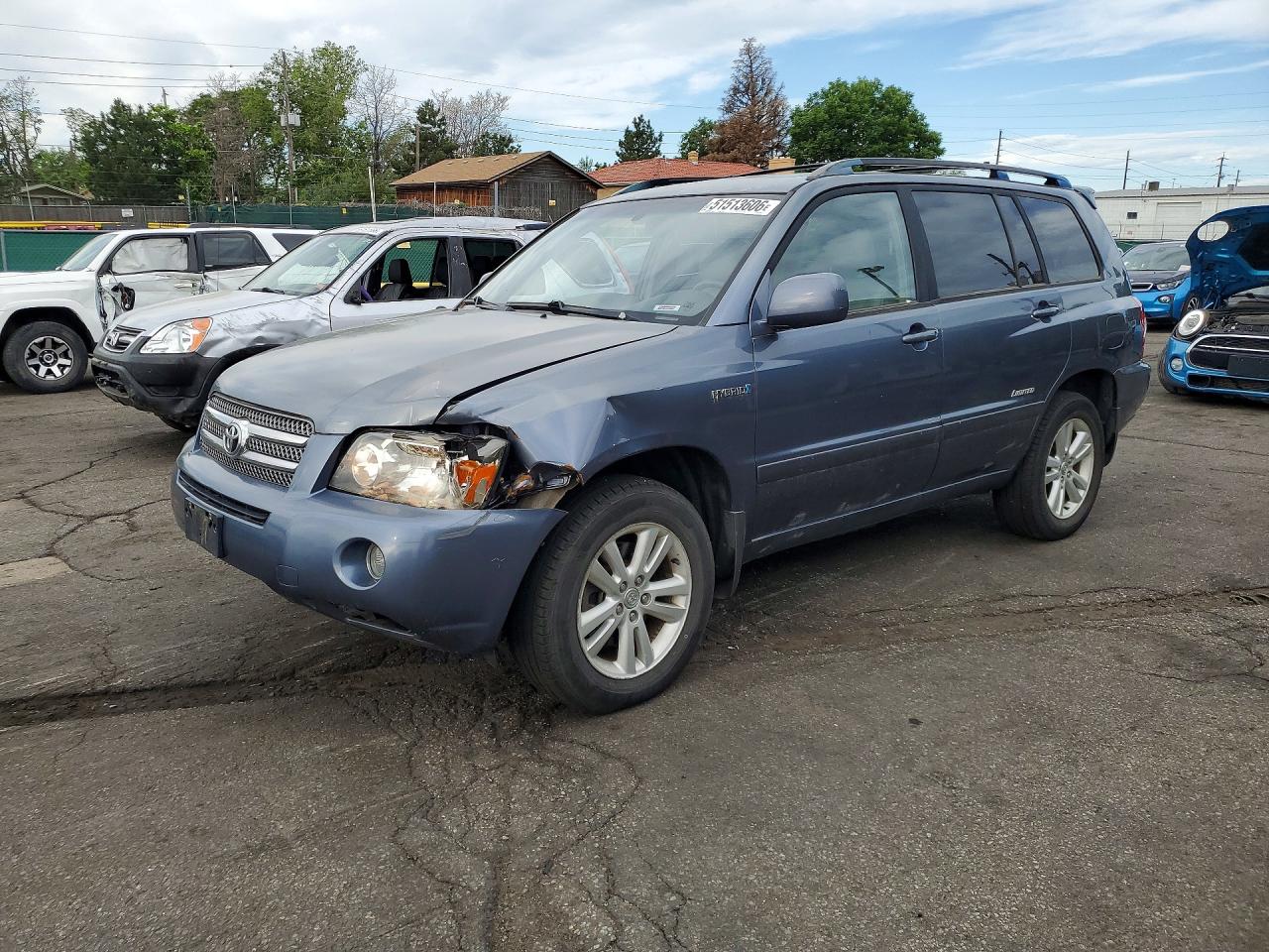 Salvage Toyota Highlander Image