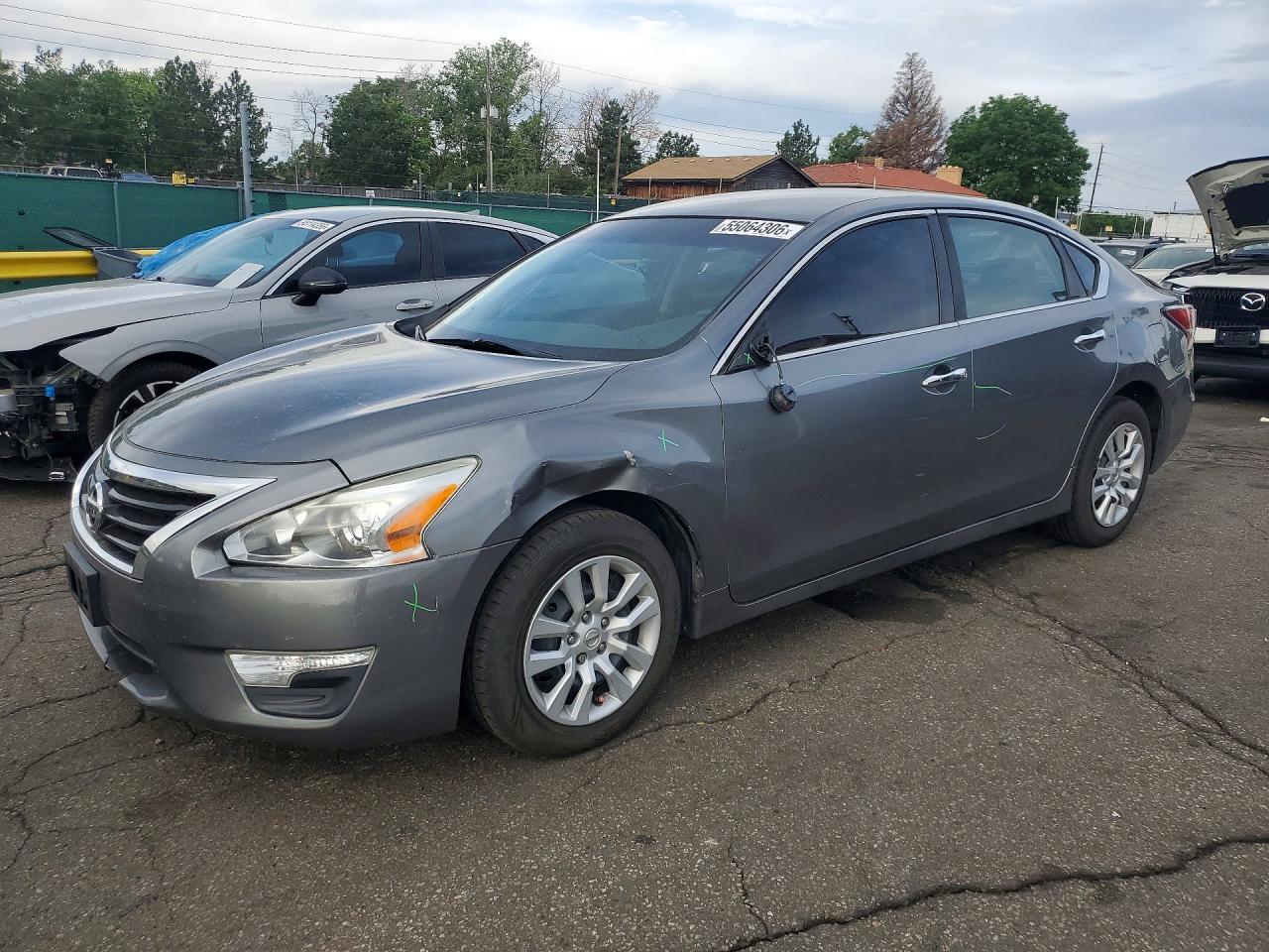 Salvage Nissan Altima Image