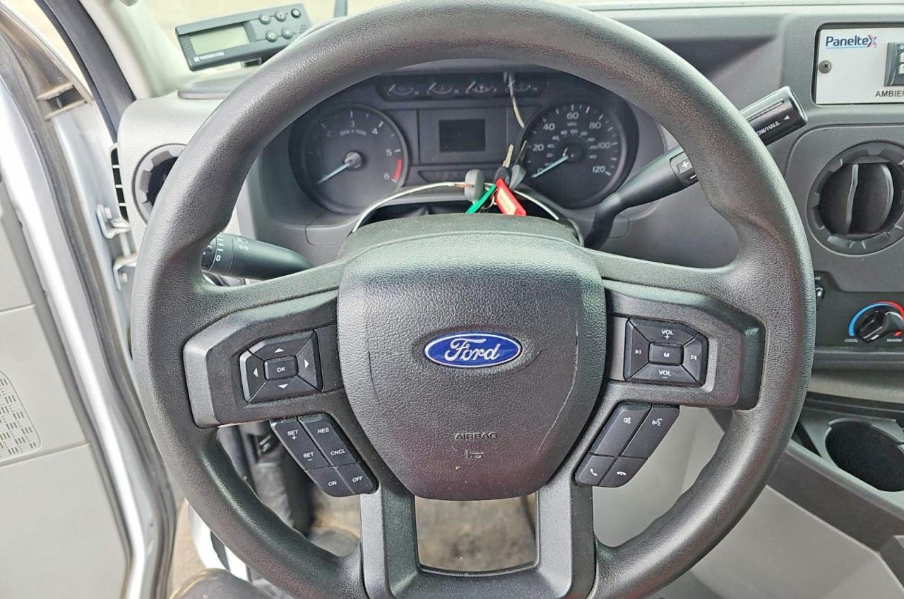 Ford Econoline E350 Super Duty Cutaway Van