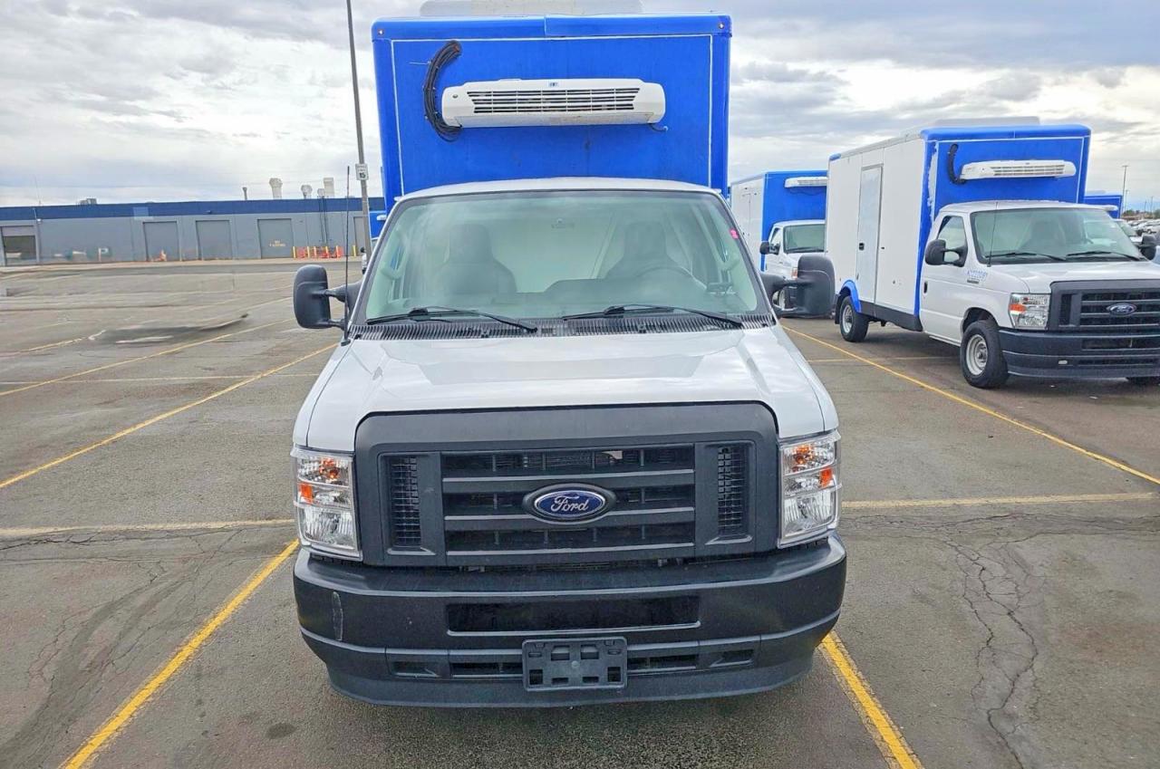 Ford Econoline E350 Super Duty Cutaway Van