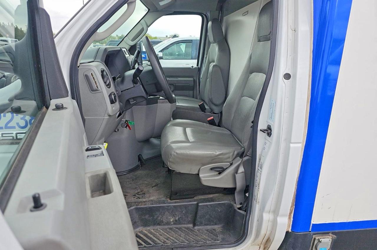 Ford Econoline E350 Super Duty Cutaway Van