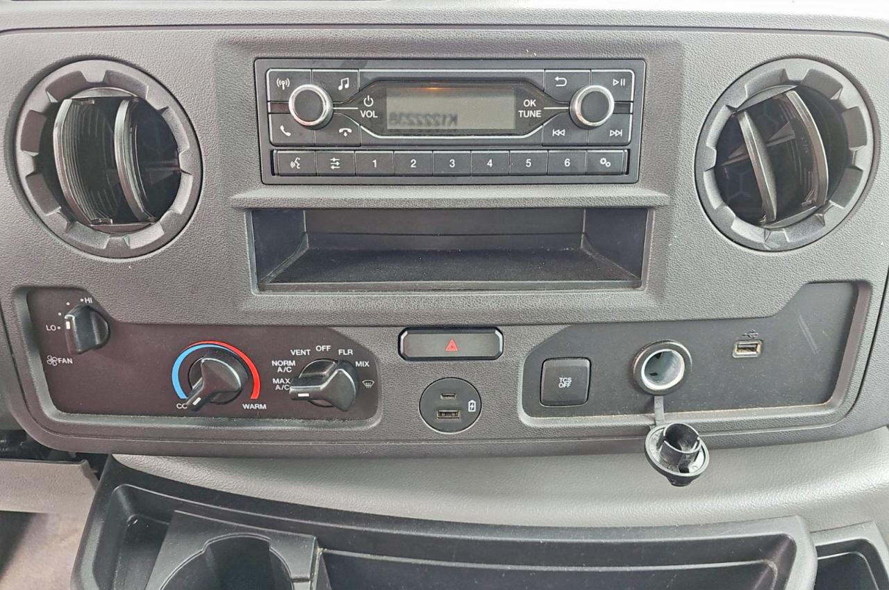 Ford Econoline E350 Super Duty Cutaway Van