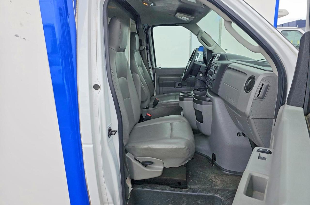 Ford Econoline E350 Super Duty Cutaway Van