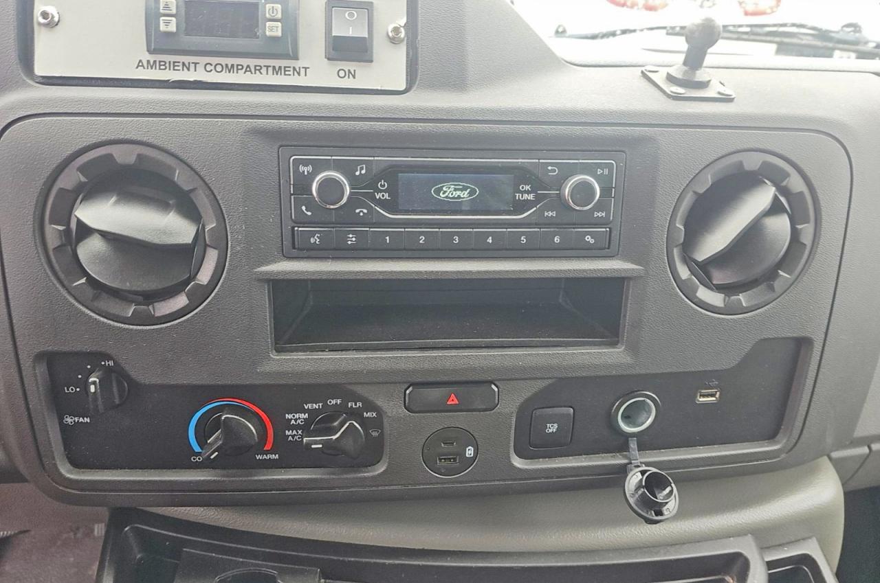 Ford Econoline E350 Super Duty Cutaway Van