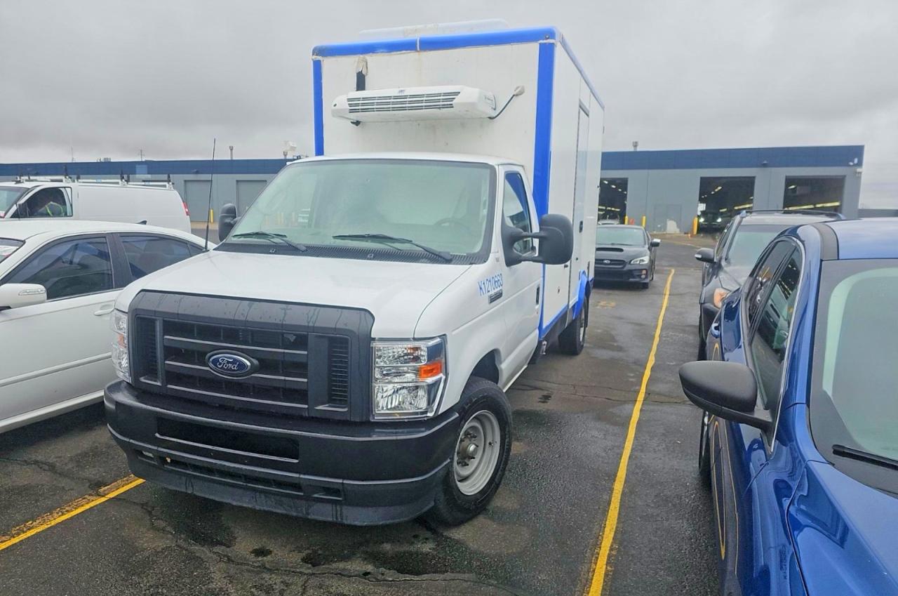 Ford Econoline E350 Super Duty Cutaway Van